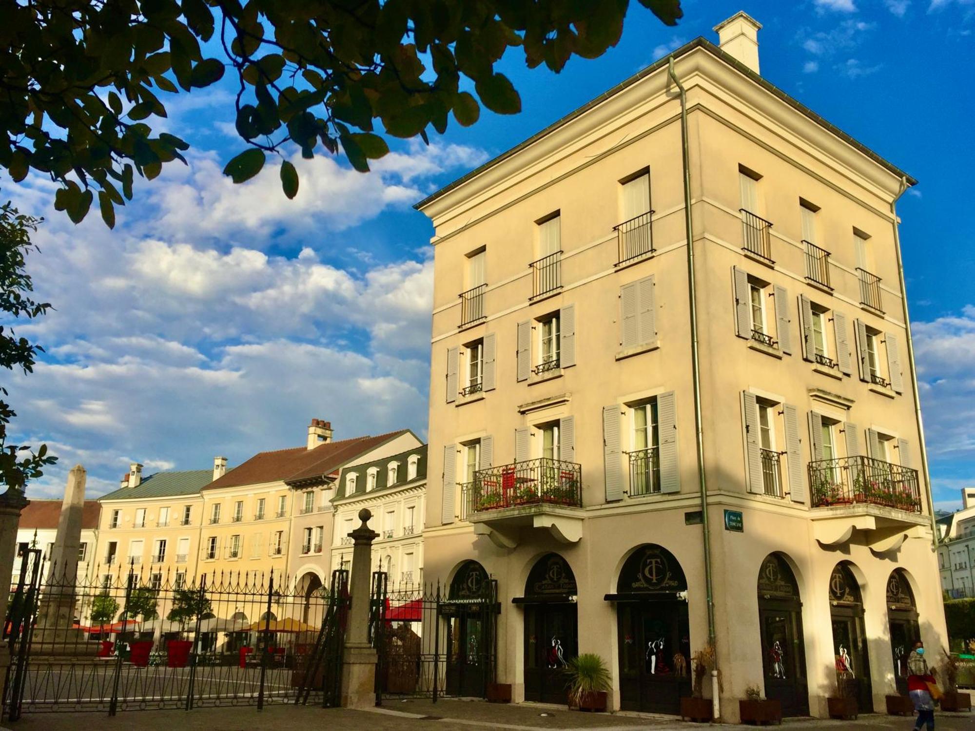 Appt Vue Place De Toscane - 4Min Disneyland-Paris Серрі Екстер'єр фото