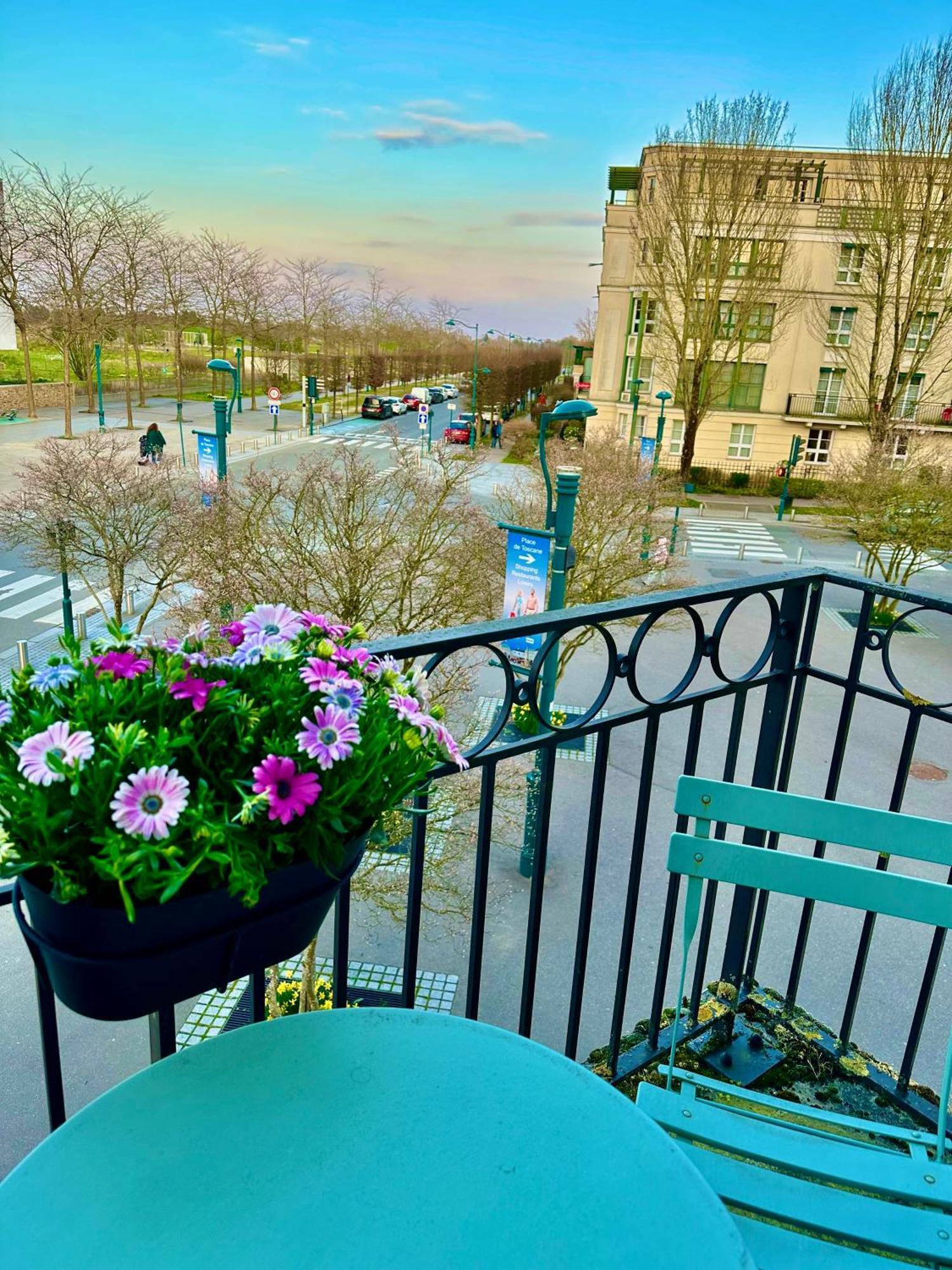 Appt Vue Place De Toscane - 4Min Disneyland-Paris Серрі Екстер'єр фото